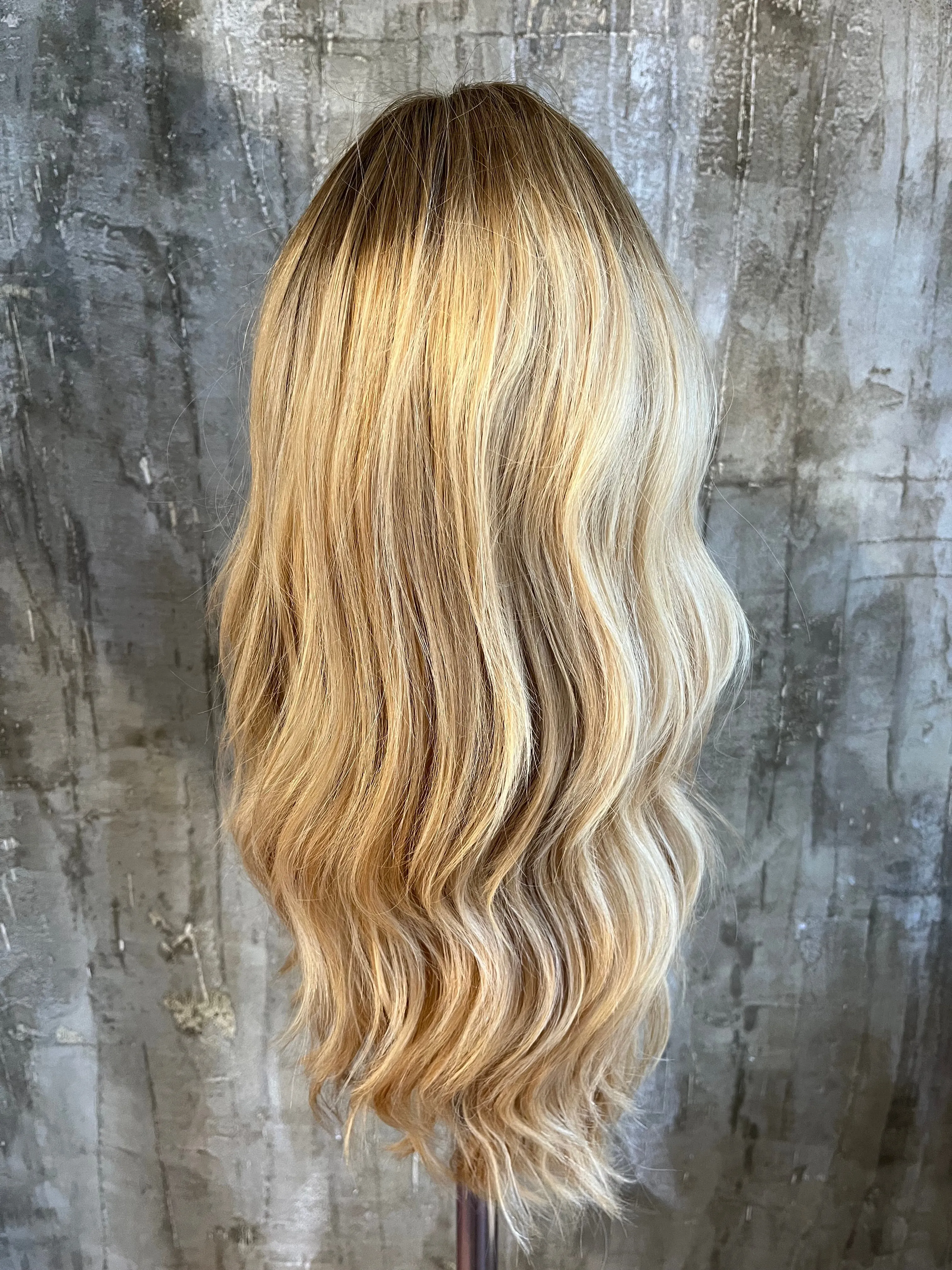 100% EUROPEAN VIRGIN HUMAN HAIR 24" STRAWBERRY BLOND WITH DARK ROOTS